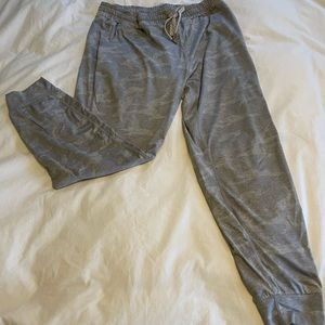 Vuori performance joggers